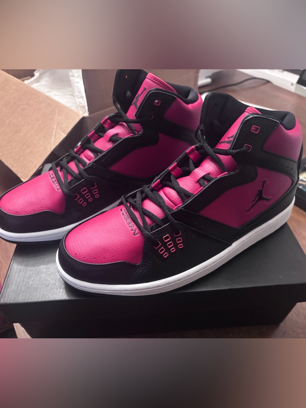 NEW IN BOX Jordan 1 Flight Men’s High-Top Sneakers in Red and Black
